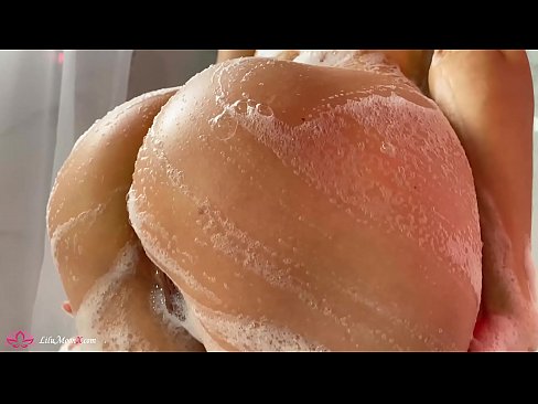 ❤️ Brunette sjálfsfróar kisu með titrara til að fá mikla fullnægingu í sturtu Klám hjá okkur is.tubesexer-com.ru ❌